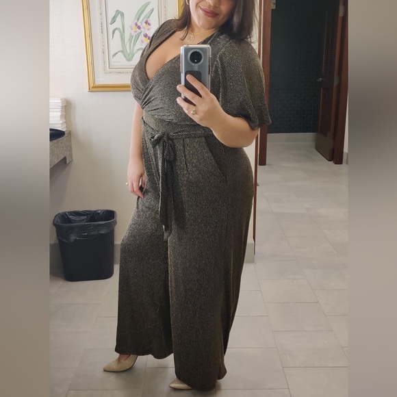 Shimmer Black and Gold Jumpsuit Torrid - SZ 12/14W - Picture 2 of 6